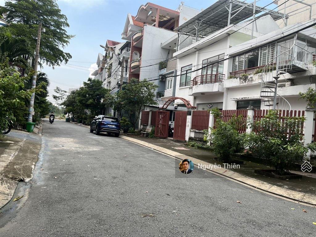 Vị trí đẹp  bán căn góc 2mt bình lợi, 10 x 17m  kết cấu 3 tầng  kdc ven sông sg thoáng mát