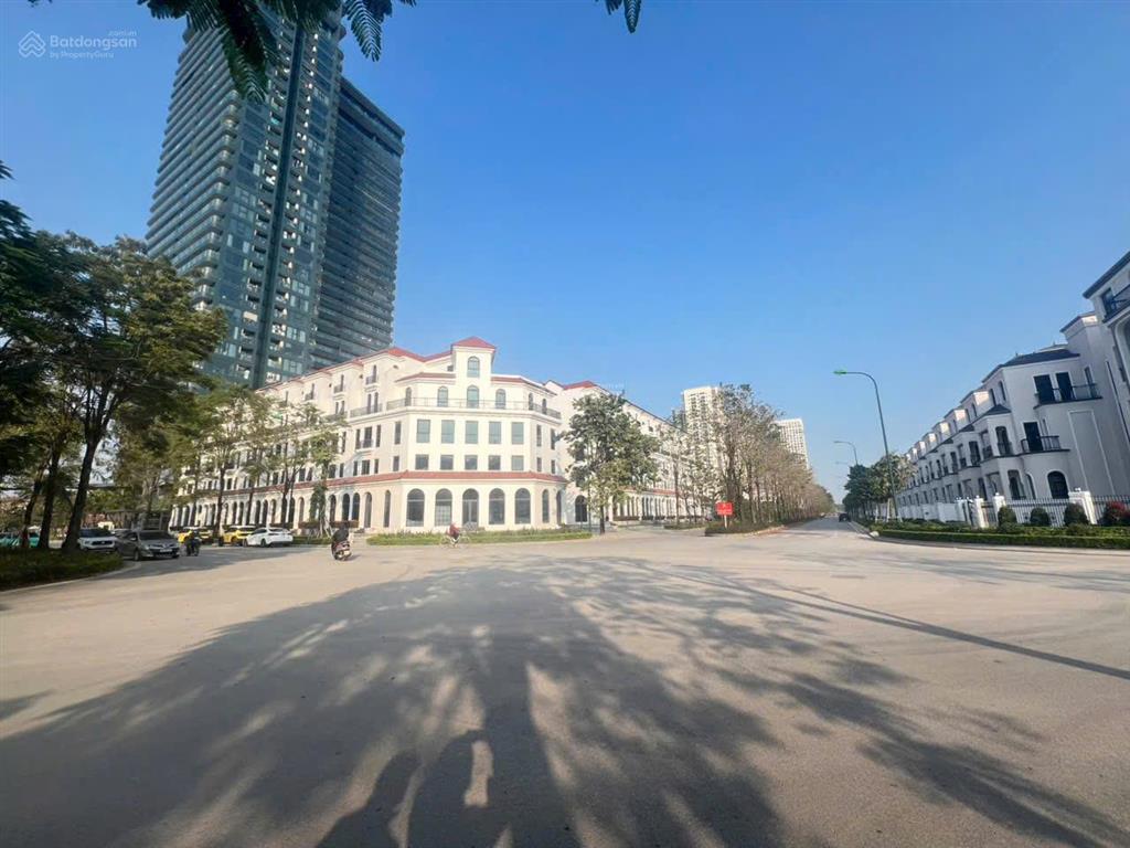 Chính chủ bán lô góc 3 mặt tiền  dt 125m2 kinh doanh đẳng cấp  đối diện khu bt kita  sắn sổ luôn