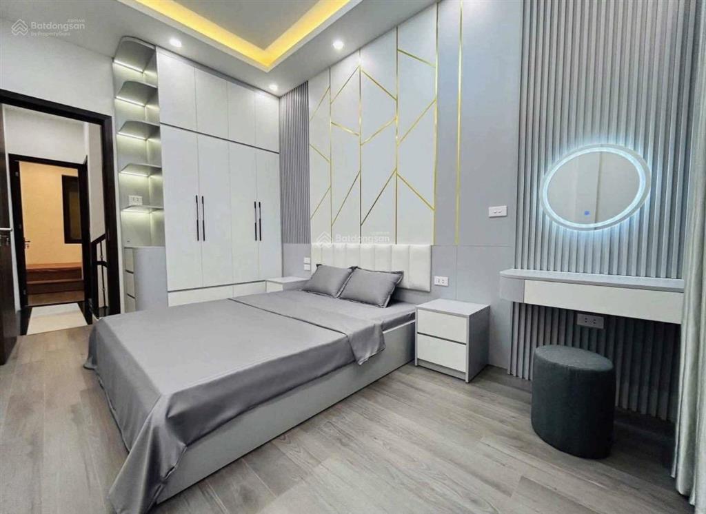 Chủ ngộp bank cần bán gấp nhà phố lê lợi, hà đông, 30m2, 5 tầng, gần chợ hà đông, 7 tỷ