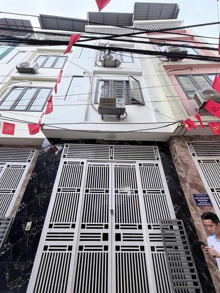Nhà mới 4 tầng 3 phòng ngủ đang cho thuê 9tr/tháng đường quang trung, hà đông giá nhỉnh 5 tỷ