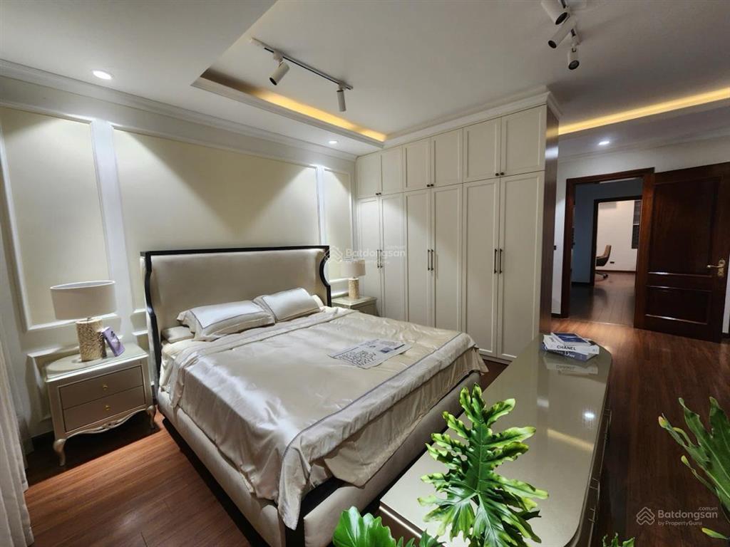 Bán nhà mặt phố trung yên  trung hoà 99m2  5 tầng  mặt tiền 5m  vỉa hè rộng  kd đỉnh  45 tỷ