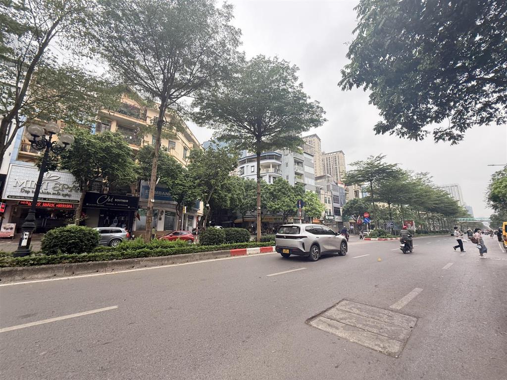Bán đất ngay mặt phố trung kính to 86m2  mặt tiền 4m  vỉa hè rộng  2 thoáng  kd đỉnh  33 tỷ