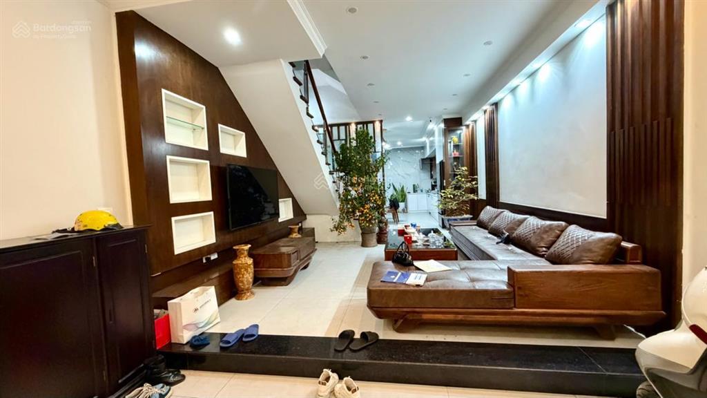 Bán nhà phân lô trung kính 78m2  5 tầng  mặt tiền 4.8m  vỉa hè  ô tô tránh  kd  giá bán 35 tỷ