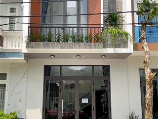 Cần bán gấp căn nhà 827 triệu sổ hồng riêng full thổ cư