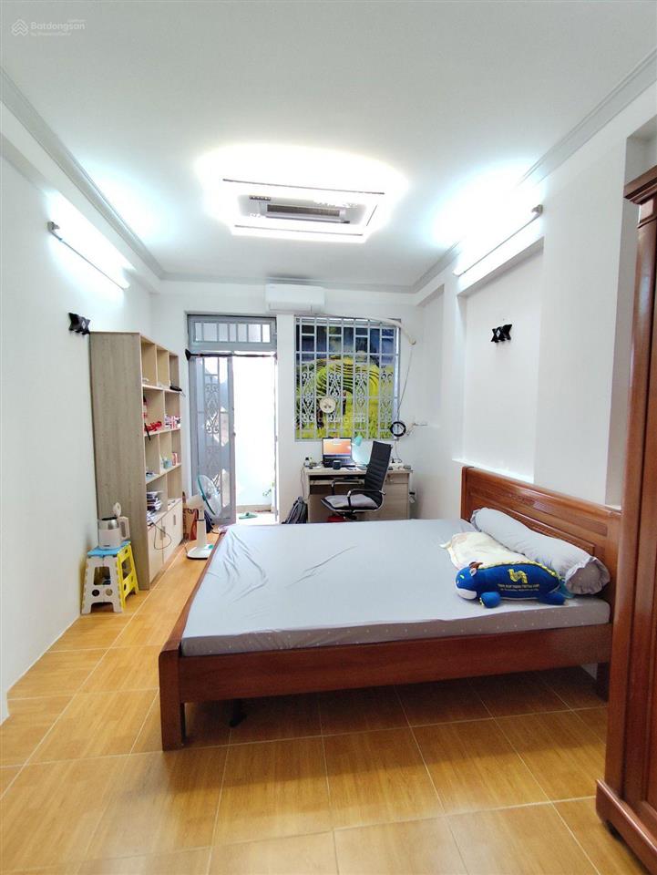 Lạc long quân, quận 11  dt 36m2 3 tầng btct cứng cáp  mới đẹp  nhỉnh 5 đồng.