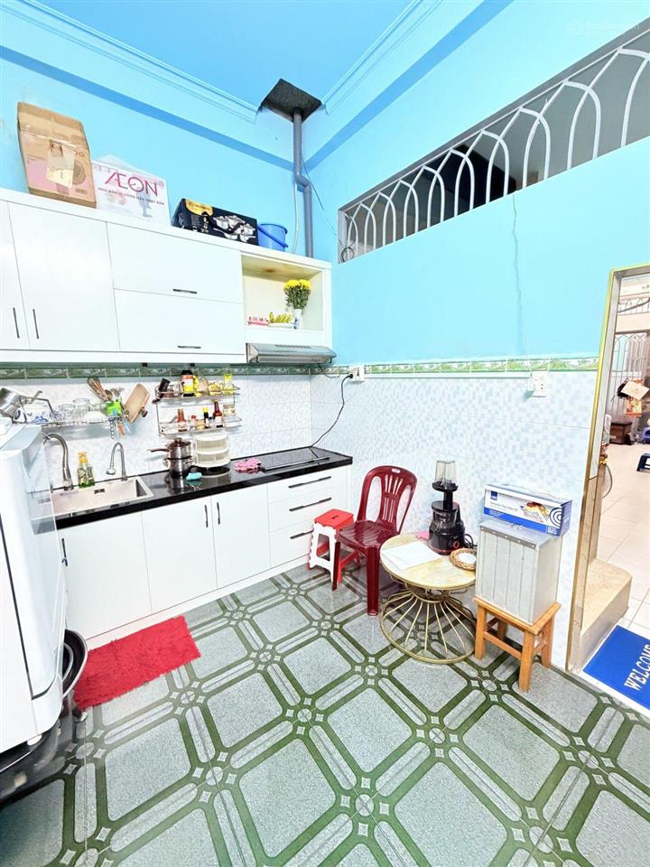 Nhà trường chinh, trung tâm tân bình, gần ngã tư bảy hiền, bệnh việnthông nhất, sân bay tsn.
