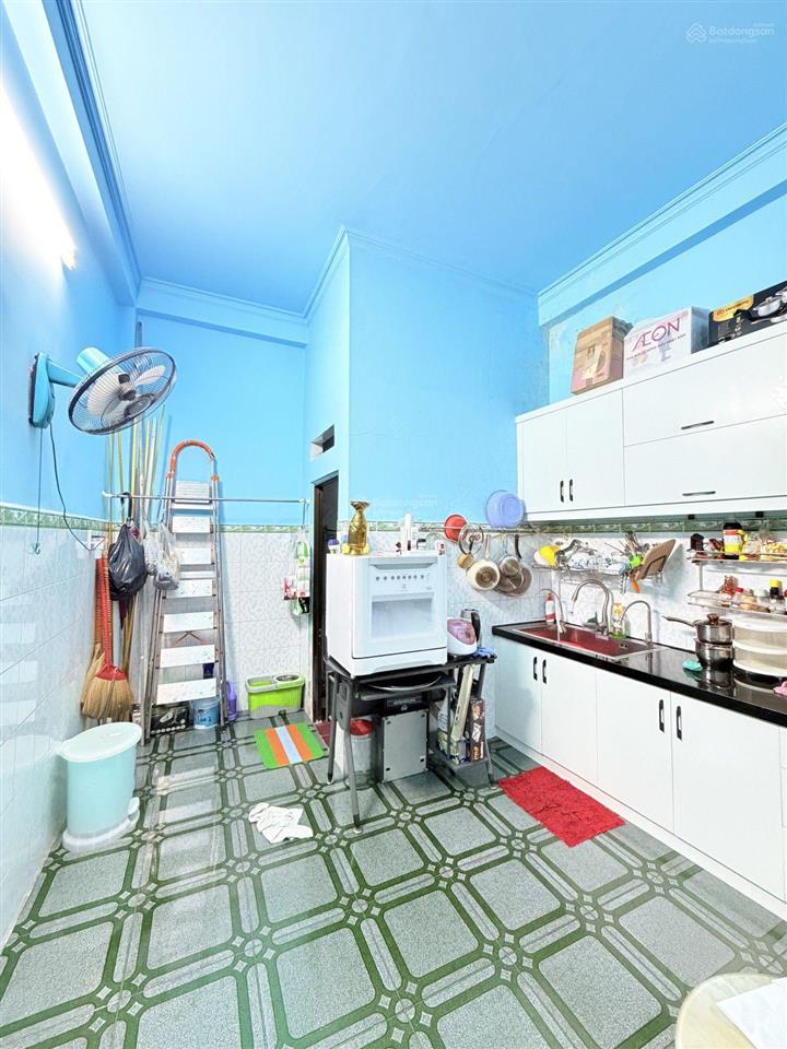 Nhà trường chinh, trung tâm tân bình, gần ngã tư bảy hiền, bệnh việnthông nhất, sân bay tsn.