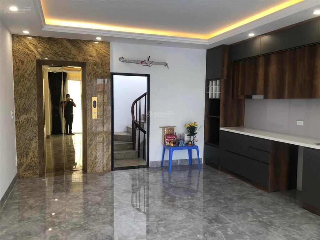 Bán nhà 6 tầng thang máy phố đội cấn, ngõ thông ít ngoặt, sổ vuông, full nội thất ở ngay