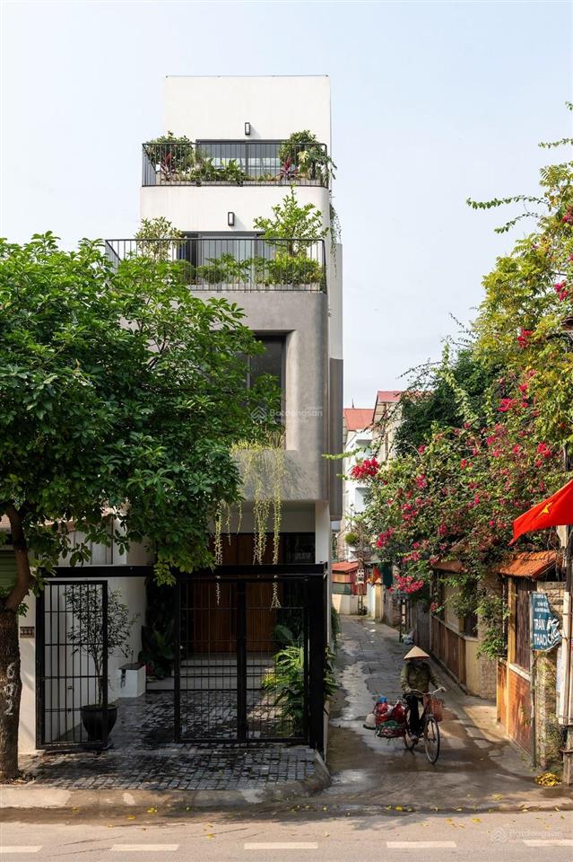 Vân trì  nhà dân xây mới  lô góc  ô tô đỗ cửa  tránh trước nhà  kinh doanh buôn bán sầm uất