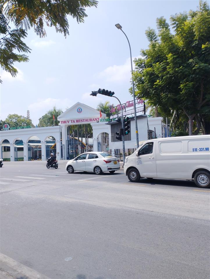 Hiếm tô hiệu  hxh 52m2  2 tầng mới ở liền  giáp quận 11, đầm sen