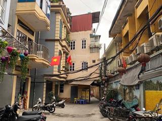 Lô góc 2 thoáng  sẵn nhà 5 tầng dân xây chắc chắn giá tốt