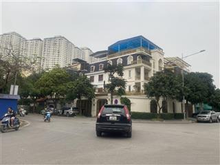 Trung tâm quận cầu giấy, sàn 150m2, 3 tầng, thông sàn, mt8m, kinh doanh mọi mô hình