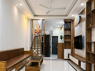 Nhà đẹp ở ngay 5 tầng khung cột chắc chắn
chỉ 10 nha ra mặt phố kim giang ô tô tránh thông các ngả.