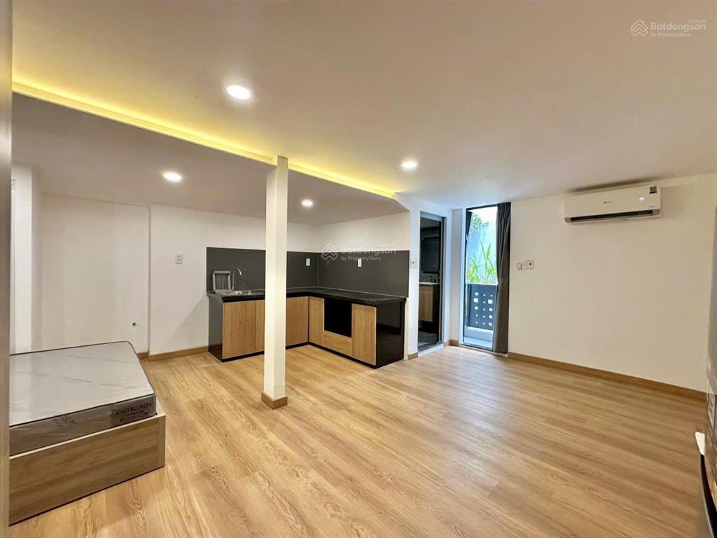 Cho thuê phòng ban công xóm chiếu q4