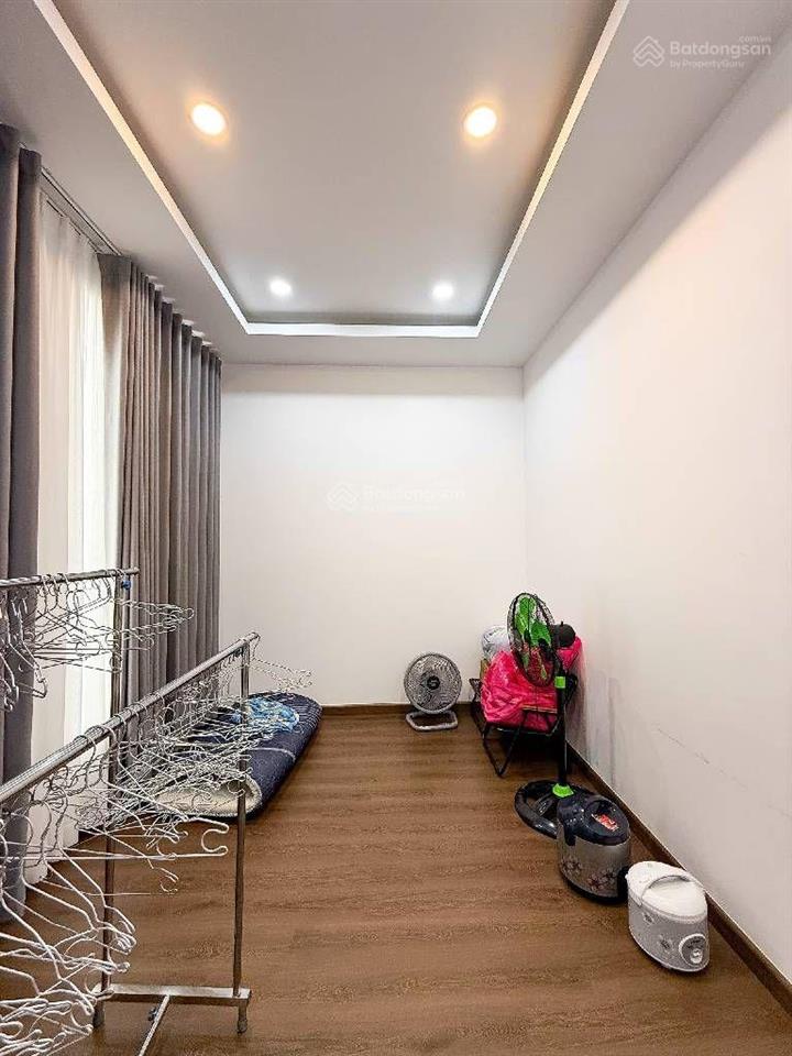 Bán nhà bán nhà nguyễn xí hẻm oto tránh nhau chốt 8tỷ 4x10,3tầng btct còn mới tinh