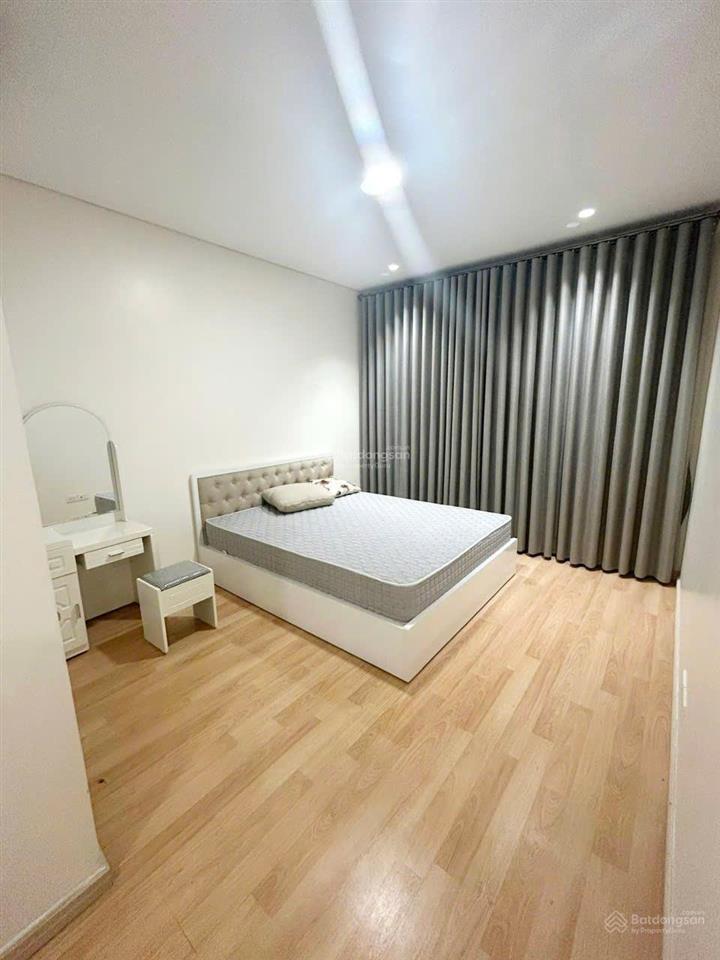 Bán căn hộ 2 phòng ngủ golden palace mặt đường lê văn lương