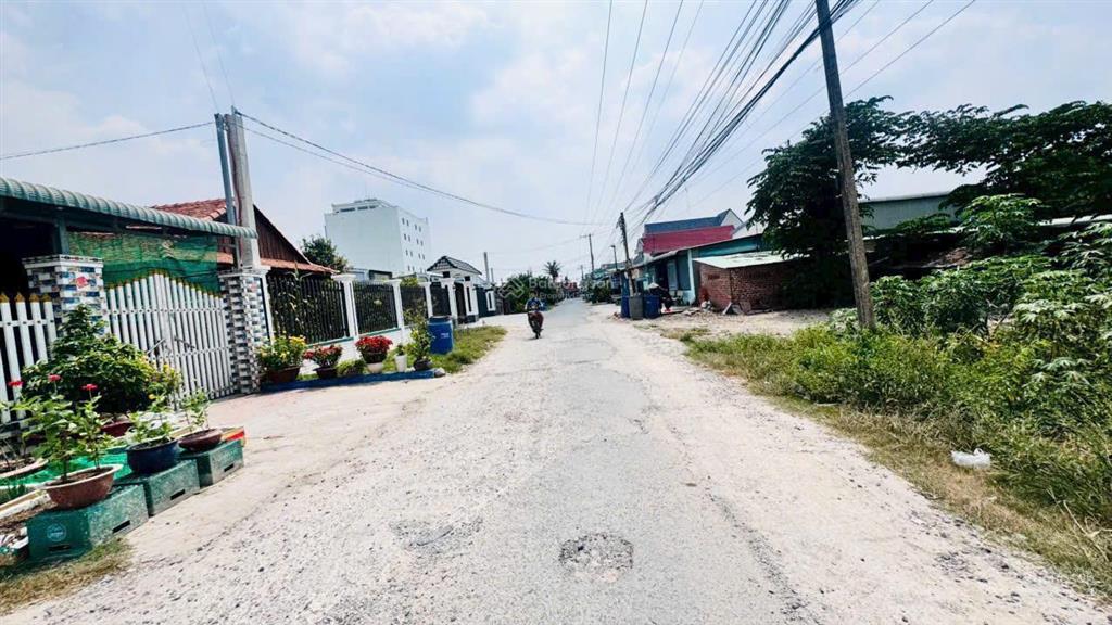 Bán nhanh lô đất nằm ngay trước kcn phước đông 200m2 chỉ 570tr