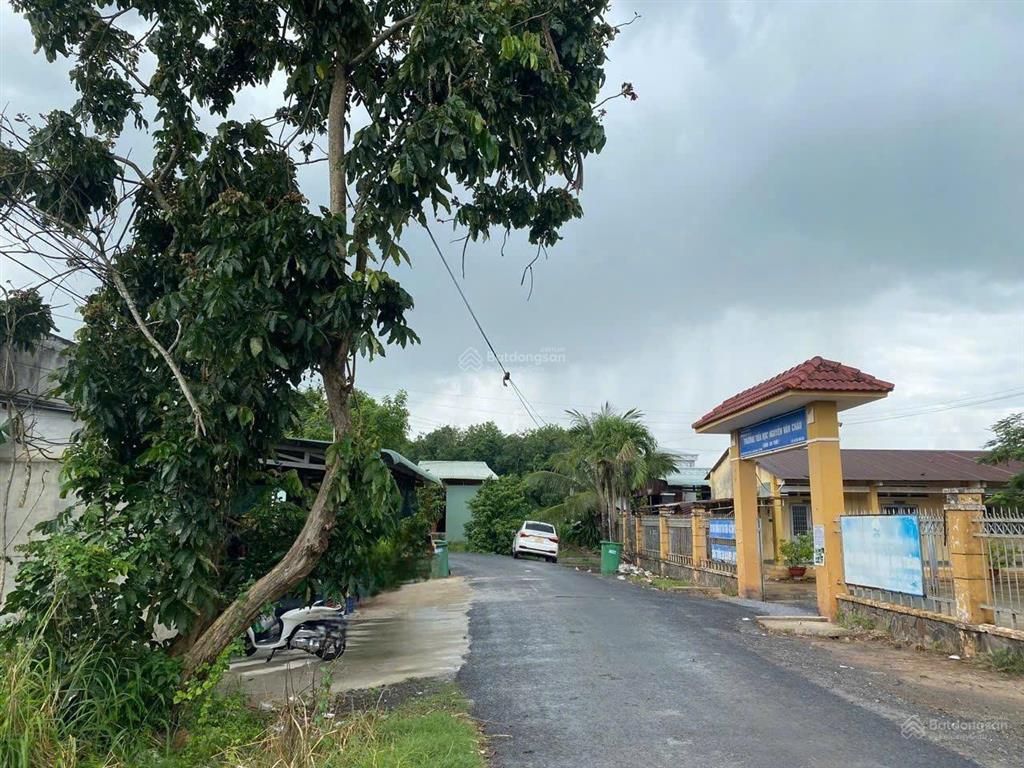 Bán lô đất mặt tiền kinh doanh ngay trường học trảng bàng 10 x 37 (370m2 có 200m2 thổ)