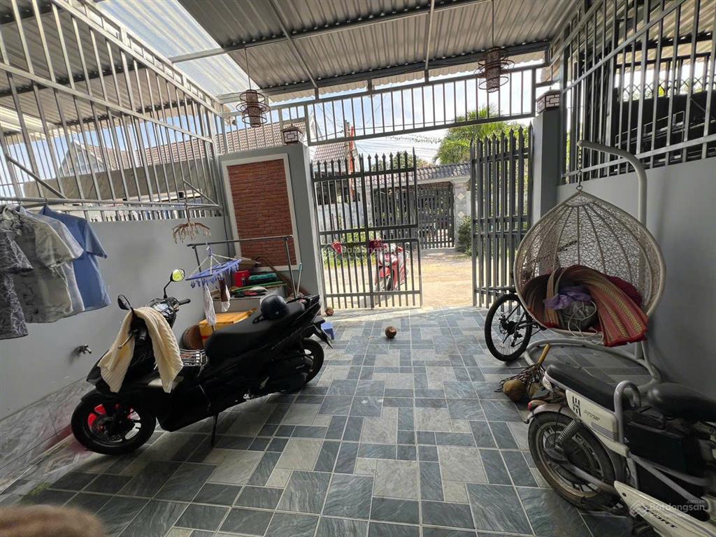 Bán căn nhà 1 trệt 1 lầu ngay kcn trảng bàng chỉ 1tỷ150