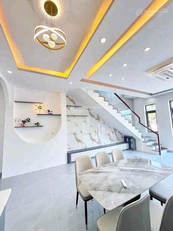 Bán căn nhà mới xây 1 sẹc đường hương lộ 2, giá 1tỷ350