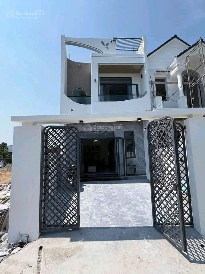 Bán căn nhà mới xây 1 sẹc đường hương lộ 2, giá 1tỷ350