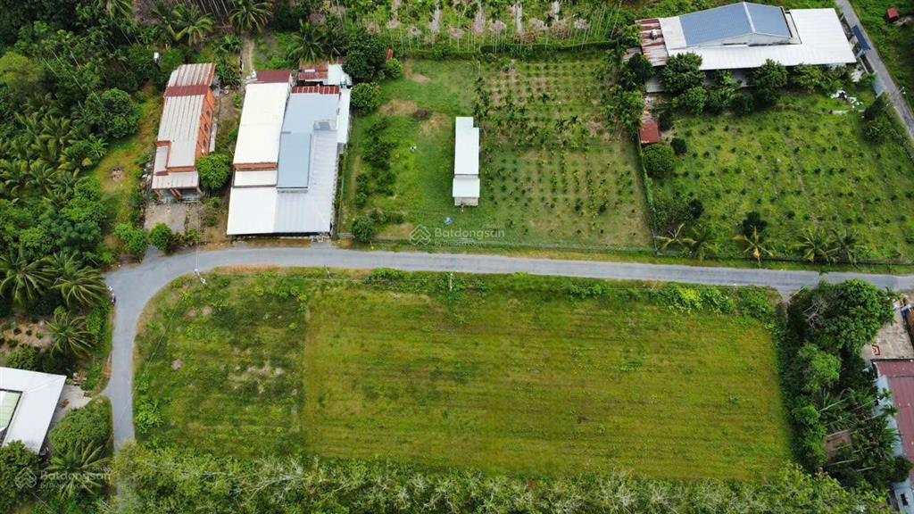 Còn lô góc 2 mặt tiền đường nhựa 300m2 giá 1tỷ3
