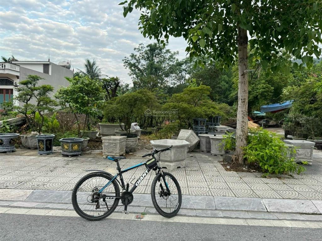 Đất mặt đường 4làn  chính chủ  (10m mặt 569,2m2 ) giá 3,6 tỉ  đối diện sân golf  kinh doanh