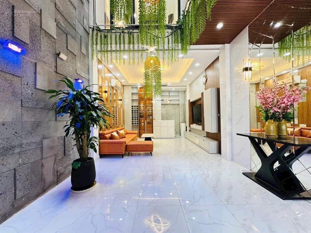 Nhà mặt tiền 5 tầng full nội thất có thang máy ngay emart phan huy ích