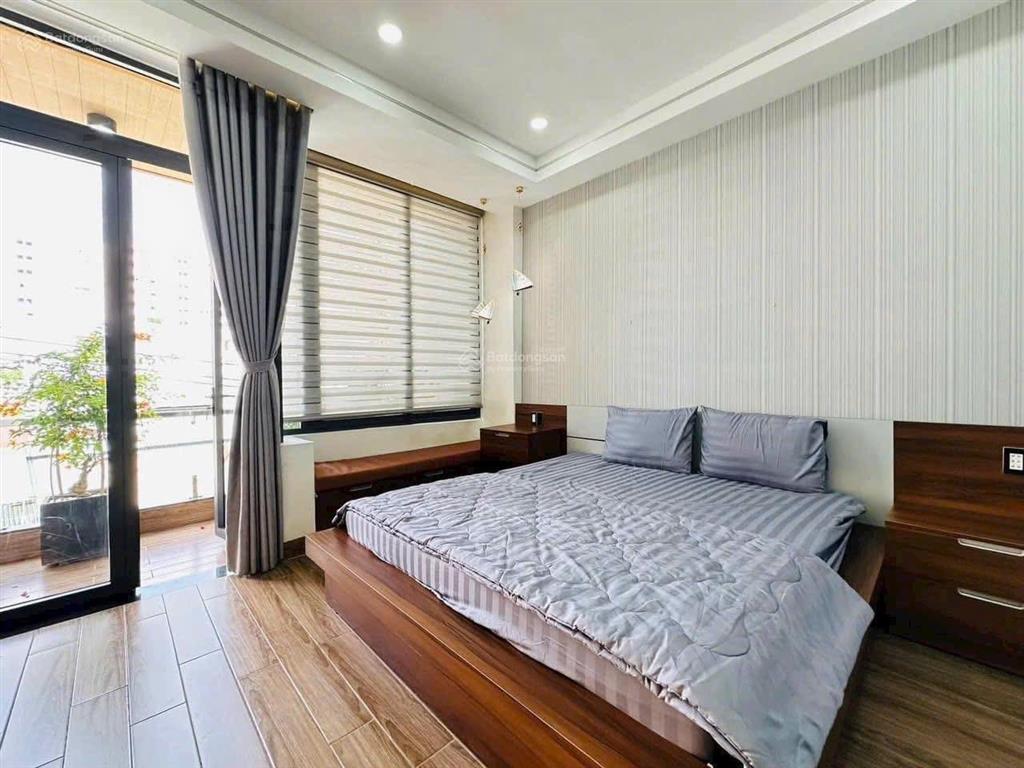 Nhà mặt tiền 5 tầng full nội thất có thang máy ngay emart phan huy ích