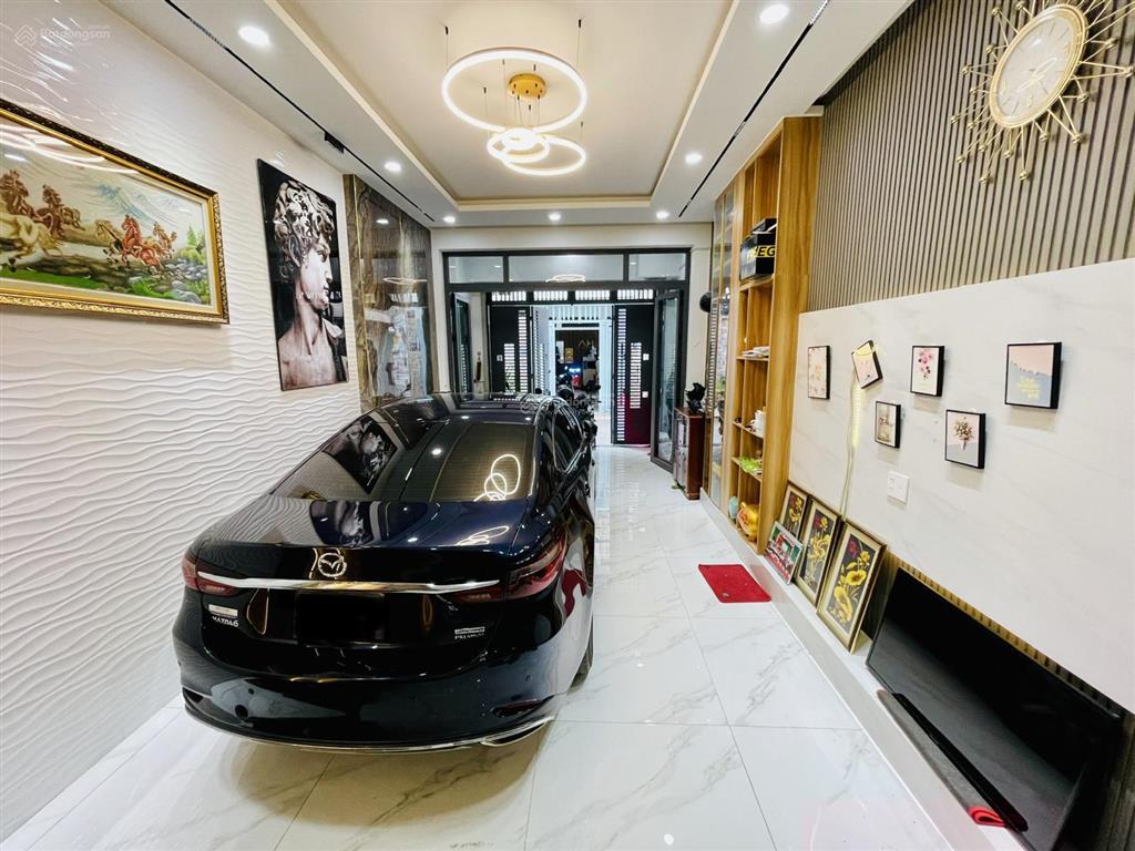 Gần emart 2, chỉ hơn 7,2x tỷ có nhà đẹp 3 tầng, 60m², hẻm 6m thông