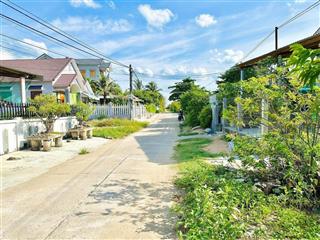 Chị gái em có lô đất 126m cần bán gấp,gần biển, kinh doanh luôn, nằm trong khu dân cư.giá 9tr/m