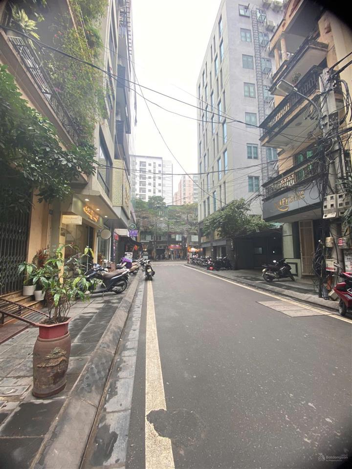 Cho thuê nhà ngõ phố nguỵ như kom tum. diện tích 70m2, 5 tầng, ngõ oto. giá 35 triệu/tháng