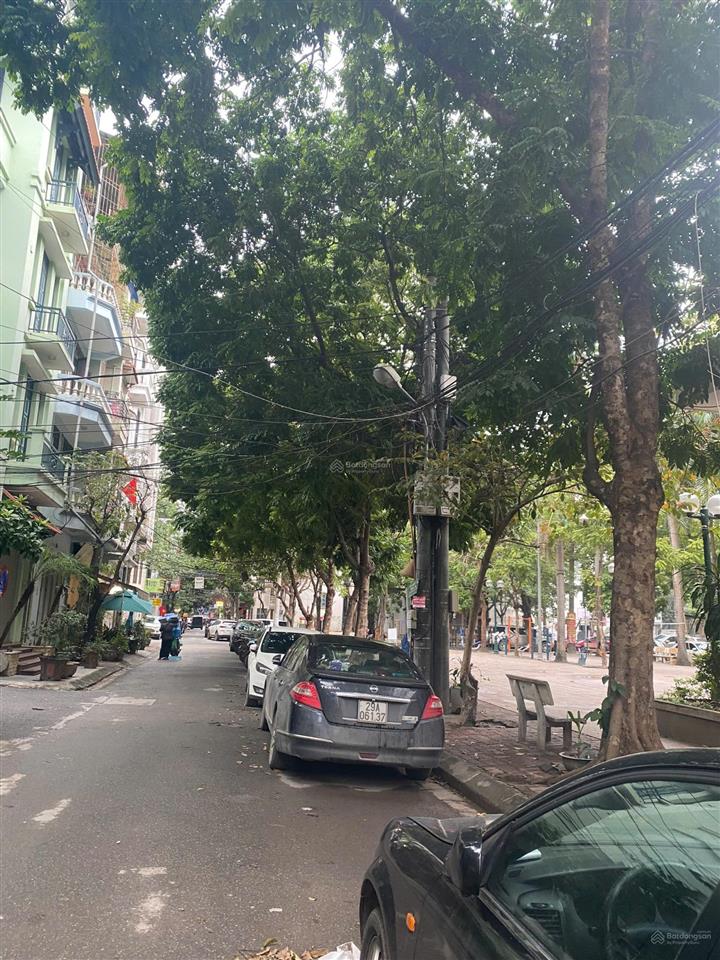 Cho thuê nhà ngõ phố nguỵ như kom tum. diện tích 70m2, 5 tầng, ngõ oto. giá 35 triệu/tháng