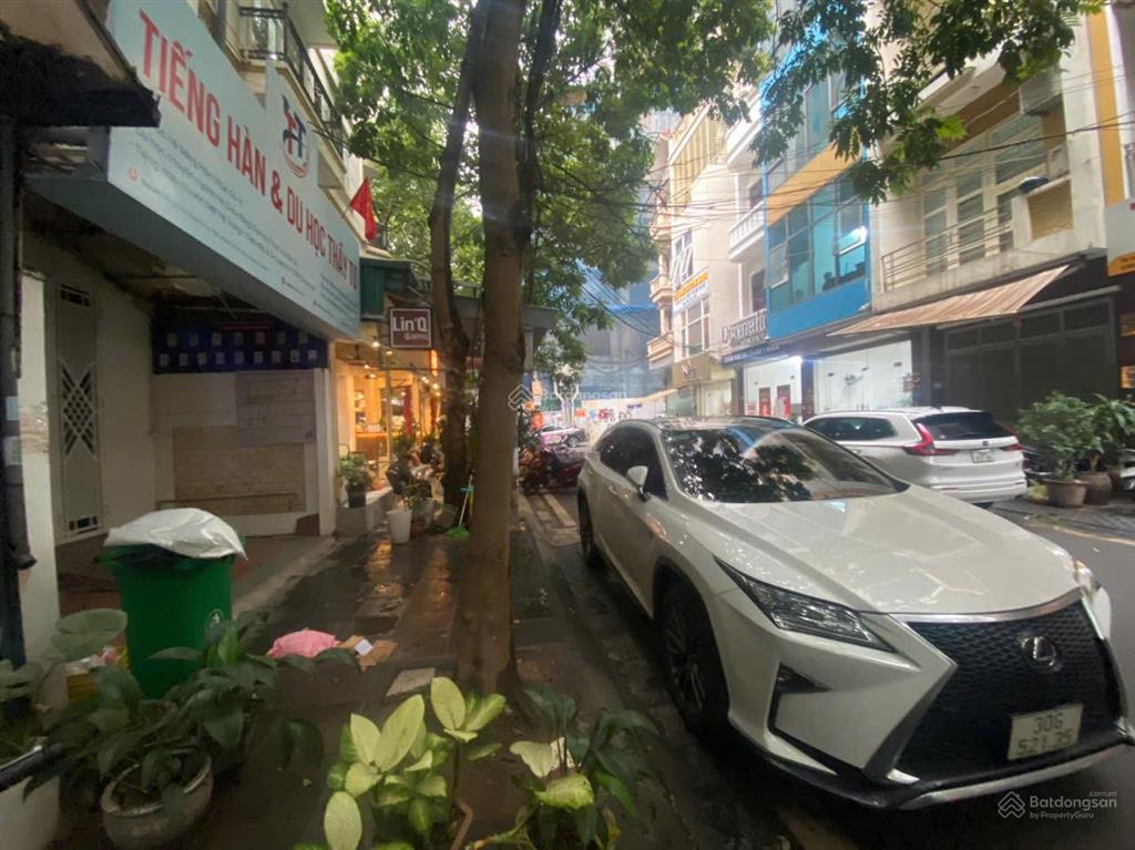 Cho thuê nhà ngõ phố nguỵ như kom tum. diện tích 70m2, 5 tầng, ngõ oto. giá 35 triệu/tháng