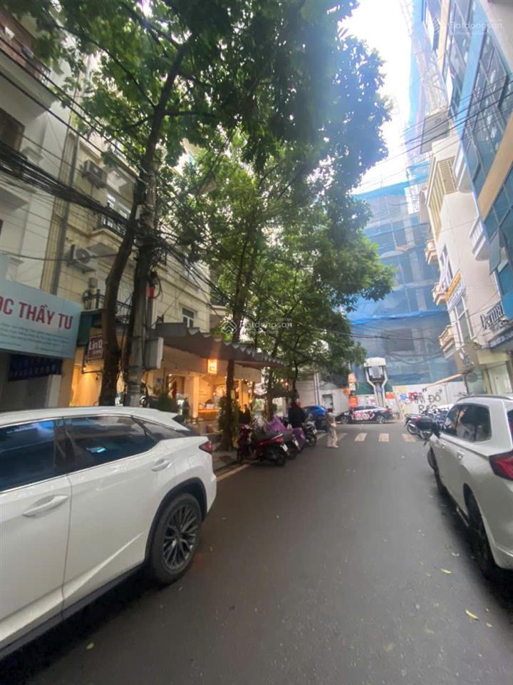 Cho thuê nhà ngõ phố nguỵ như kom tum. diện tích 70m2, 5 tầng, ngõ oto. giá 35 triệu/tháng