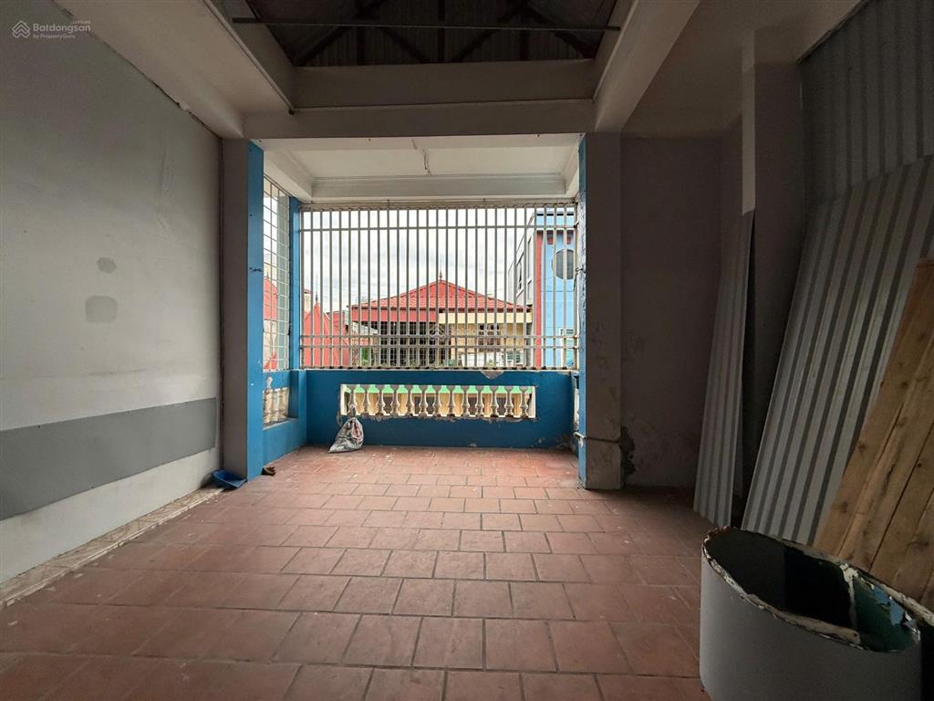 Cho thuê nhà ngõ phố nguỵ như kom tum. diện tích 70m2, 5 tầng, ngõ oto. giá 35 triệu/tháng