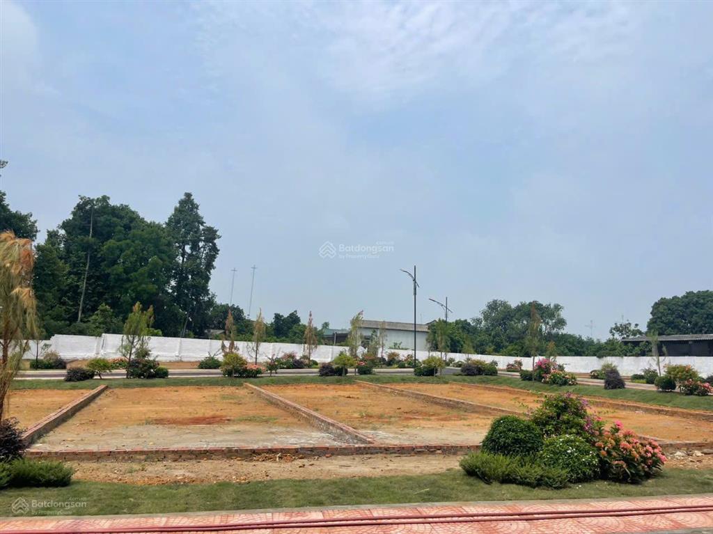 Cần bán gấp 100m2 giá 1ty4 cách tỉnh lộ 413 đúng 300m , gần các cụm đh, đất đô thị