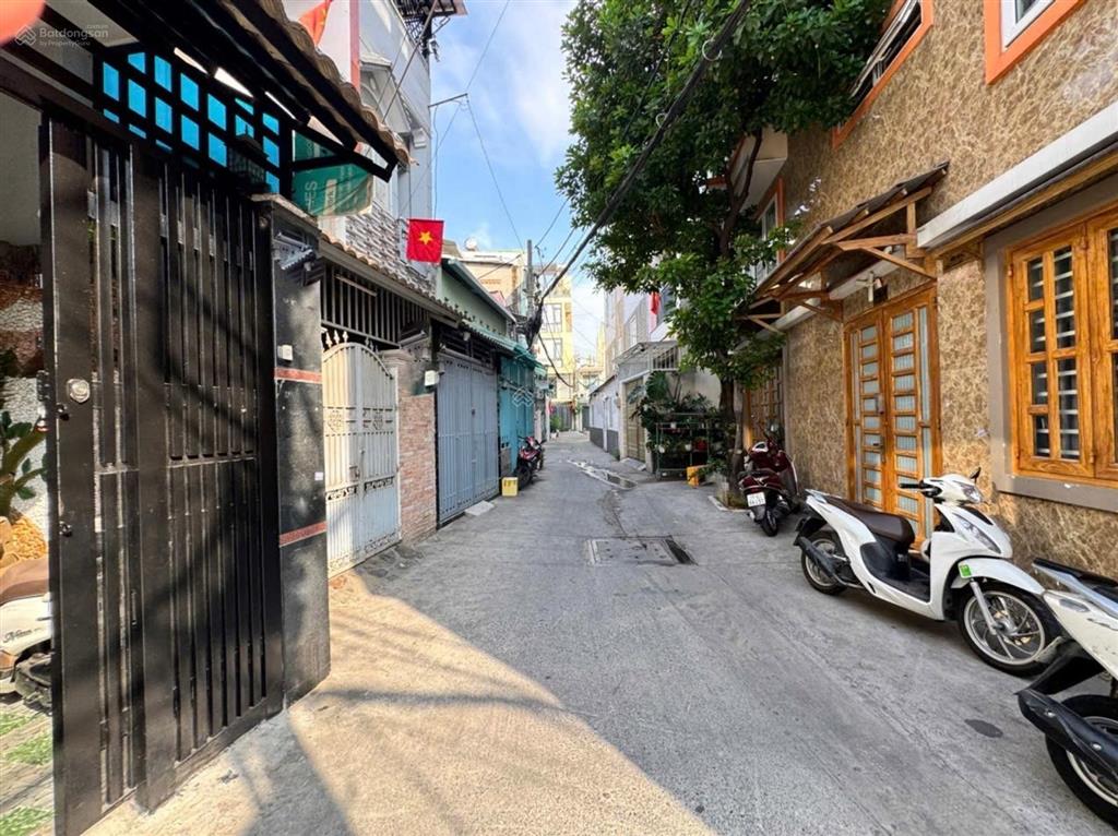 Hẻm xe hơi  lê quang định  48m2  có sân trước nhà  thương lượng chính chủ