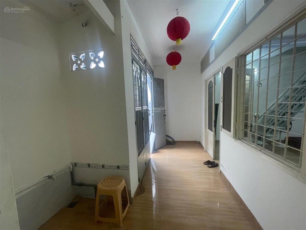 Hẻm xe hơi thông tứ tung  ngay chợ cây quéo, bình thạnh  chủ kỹ còn rất mới vào là ở được luôn