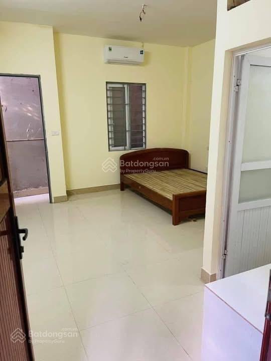Cho thuê phòng ngõ 155 cầu giấy, 20m2 đủ đồ, có cửa sổ, 3tr/tháng
