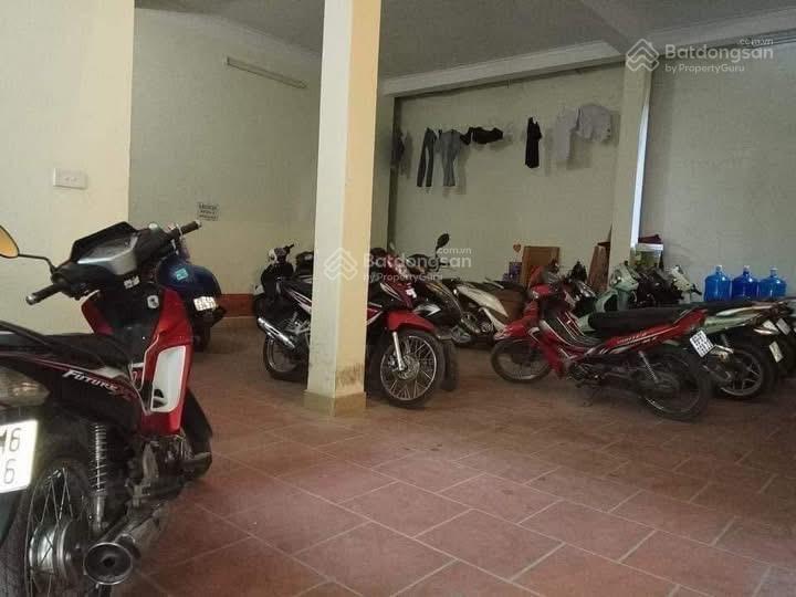 Cho thuê phòng ngõ 155 cầu giấy, 20m2 đủ đồ, có cửa sổ, 3tr/tháng