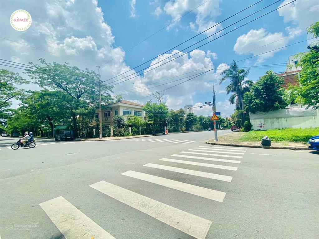 Định cư nước ngoài cần bán gấp nhà nam thông 3 (270 m2)  phú mỹ hưng.  0902 719 ***