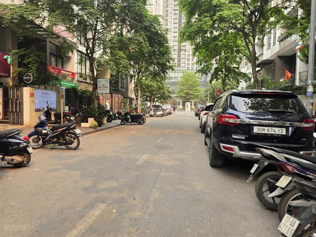 Bán mảnh đất vàng dương khuê, dt 50m2, mt 4,5m, thông số cực đẹp, kd, ô tô vào đất giá chào 15,5 tỷ