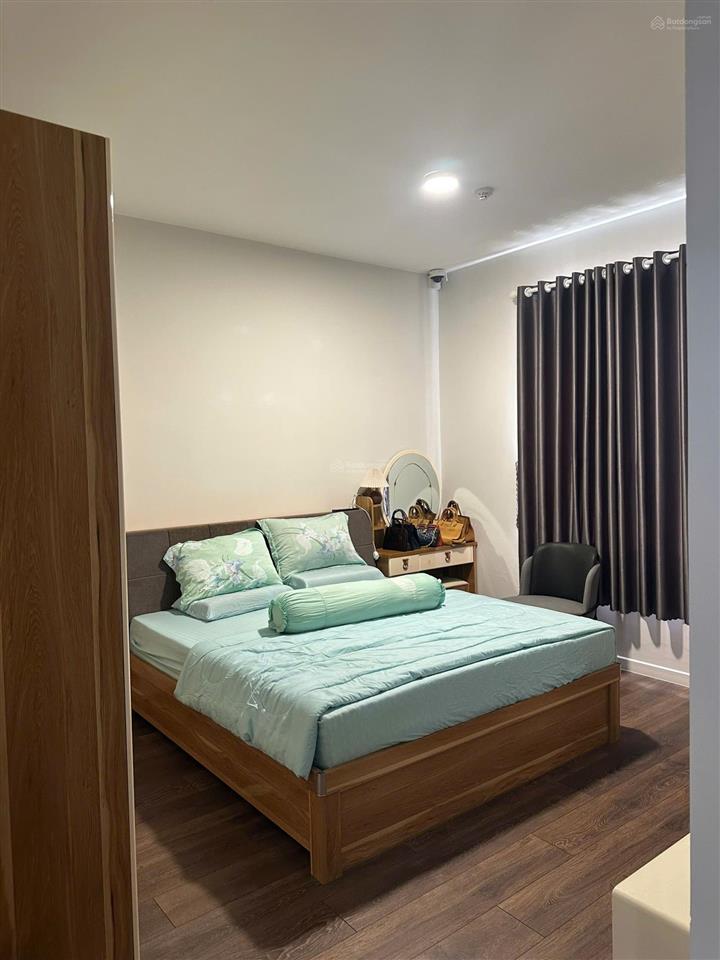 Chủ gấp!! bán căn 74m2, tặng full nội thất đẹp  sổ hồng riêng sẵn, view landmark 81, nhà ở ngay !!