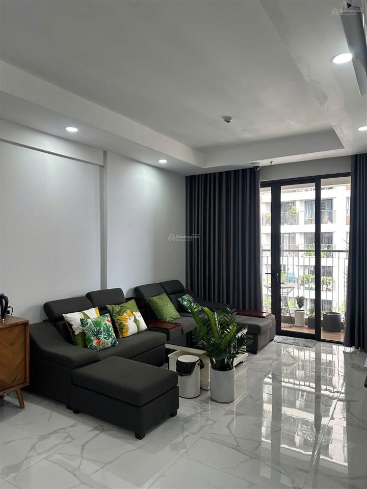 Chủ gấp!! bán căn 74m2, tặng full nội thất đẹp  sổ hồng riêng sẵn, view landmark 81, nhà ở ngay !!