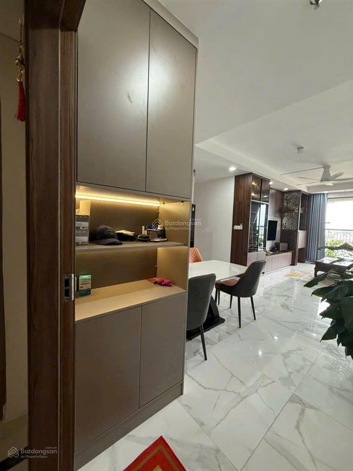 Chủ gấp!! bán căn 74m2, tặng full nội thất đẹp  sổ hồng riêng sẵn, view landmark 81, nhà ở ngay !!
