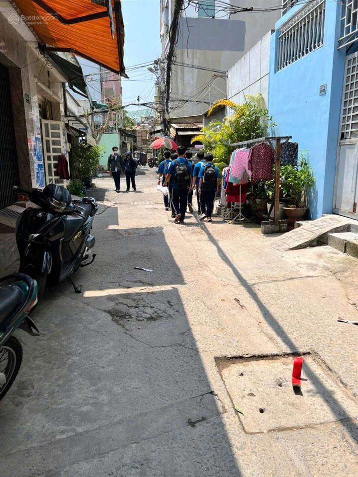 Bán nhà hẻm xe hơi thông ngang 4.2m đường d5 nhà c4 tiện xây mới gần đại học ngoại thương