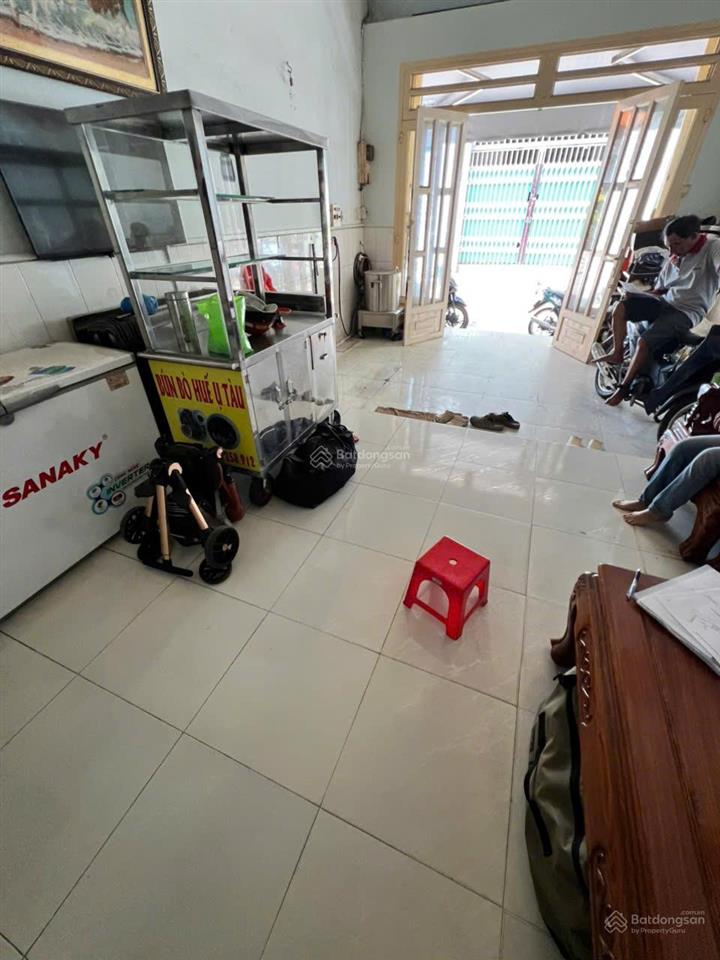 Bán nhà hẻm xe hơi thông ngang 4.2m đường d5 nhà c4 tiện xây mới gần đại học ngoại thương