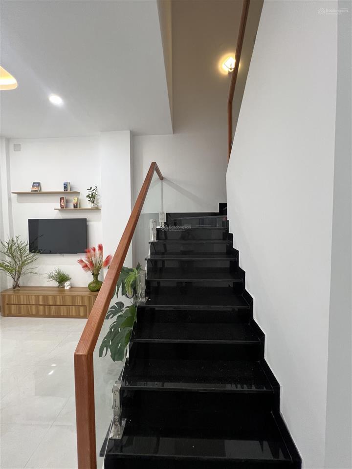 Nhà đẹp 2 tầng 60m2  3pn  xvnt bình thạnh  sát q1  chỉ 6.4 tỷ  hoàn công đủ
