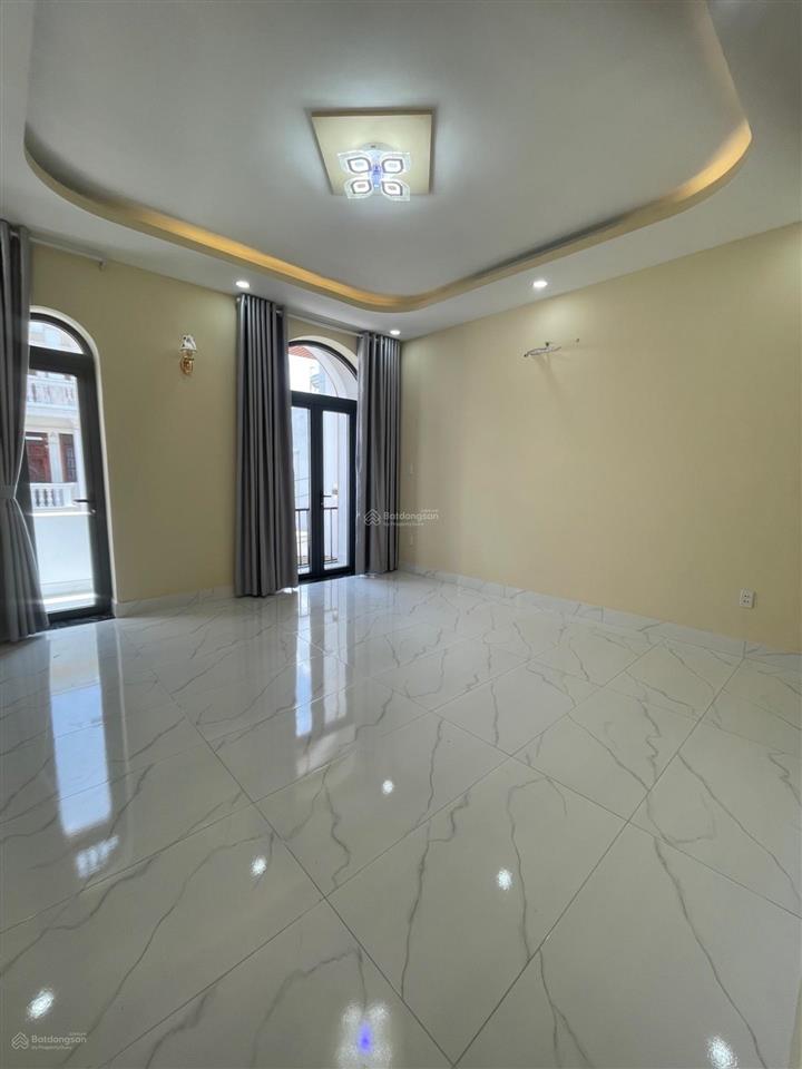 Mặt tiền hẻm kinh doanh 10m chỉ 50m ra lê thị hà thông tô ký
